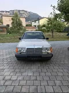 Mercedes-Benz E-Klasse Bild 3