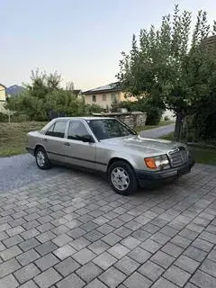 Mercedes-Benz E-Klasse Bild 2