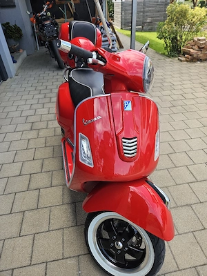 Vespa GTS 300 Bild 2
