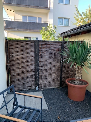 Sichtschutzzaun mit Türe Bild 2