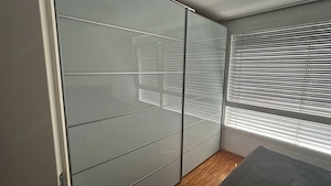 Großer Kleiderschrank zu verkaufen Bild 2