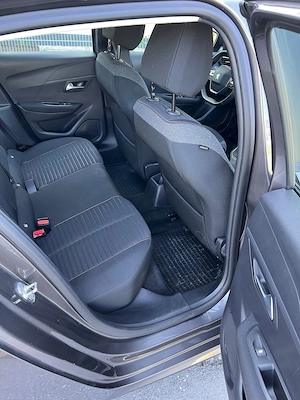 Peugeot 208  Bild 6