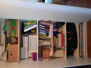 Schrank h237x b100x t60 mit 3 Einlegeböden und Korbschublade. Griffe vorhanden, nicht montiert gehör