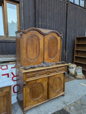 alter holzschrank  Bild 3