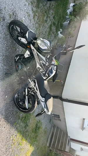 KTM Duke 390 Baujahr 2021 Bild 2