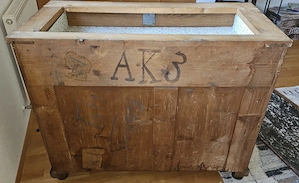 Antike Kommode   Truhe mit geschnitzter Front   ca. 113   54   90 cm Bild 6