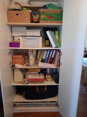 Schrank h237x b100x t60 mit 3 Einlegeböden und Korbschublade. Griffe vorhanden, nicht montiert gehör
