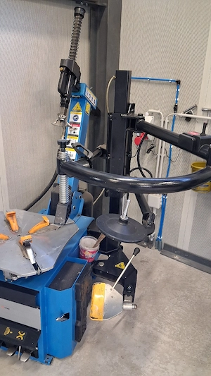 Reifenmontiermaschine Reifenmaschine Reifen Montage Bild 2