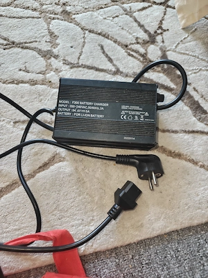 Electro Moped Akku und Ladesgerat Bild 3