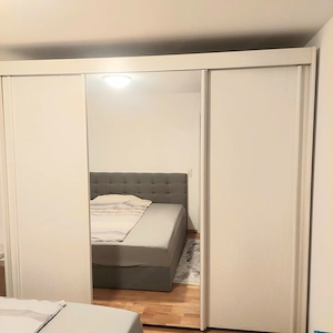 Kleiderschrank zu verschenken 