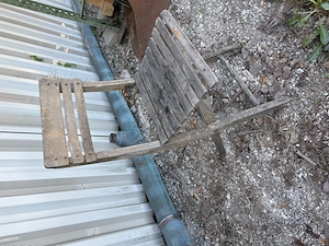 Klappbarer Holzstuhl