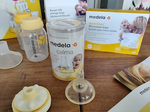 Medela Fläschchen, Calma, Milchpumpe Harmony und umfangreiches Zubehör  Bild 5
