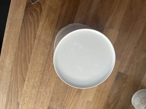 Weiße Deko-Vasen mit Lochmuster 15 cm hoch Bild 7