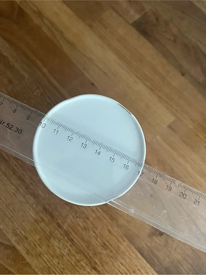 Weiße Deko-Vasen mit Lochmuster 9 cm hoch Bild 4