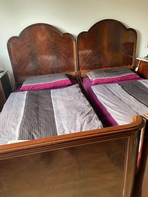 Antikes Pyramidenmahageny Schlafzimmer aus ca. 1920