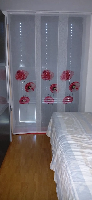 Lampe, Spiegelschrank und Vorhänge  Bild 4