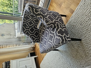 Gemütlicher Sessel abzugeben!