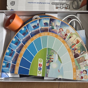 8 tiptoi Bücher ein Stift und ein Spiel bei dem man spielerisch das Uhrlesen lernt Bild 3