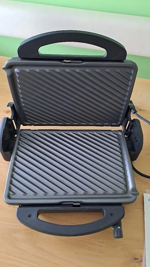 Neuer Kenwood Grill zu verkaufen währ es will nur Telefonisch erreichbar 0650 7104126 Danke  Bild 2