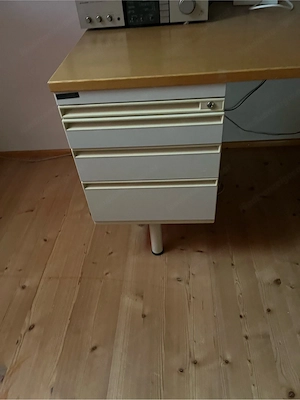 Schreibtisch Bild 3