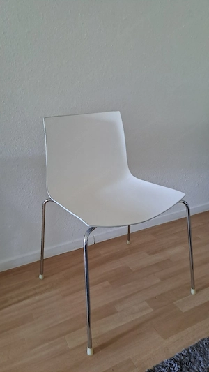 6 zeitlos elegante Stühle zu verkaufen Bild 2