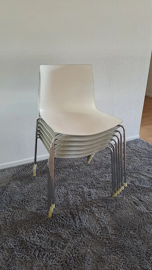 6 zeitlos elegante Stühle zu verkaufen Bild 5