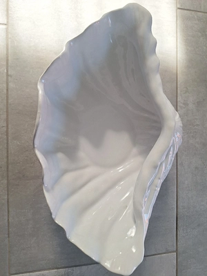 weiße Keramikschale in Form einer Muschel  Bild 3