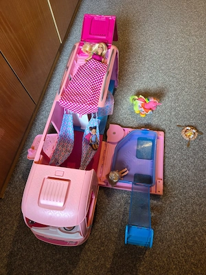 Barbie Camper mit viel Zubehör Bild 6