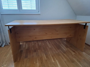 Schreibtisch mit Rollkasten zu verschenken 