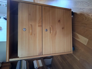 Schreibtisch mit Rollkasten zu verschenken  Bild 4