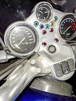 BMW Motorrad R 1100 R A Bild 8