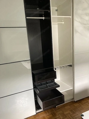 Kleiderschrank Black & White mit viel Stauraum und praktischer Inneneinrichtung Bild 3