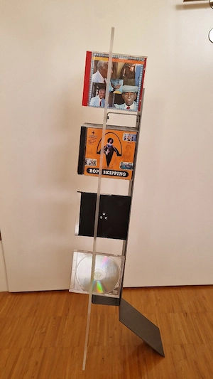CD-Ständer aus Acrylglas und Metall Bild 2