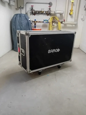 Stabile Transportkiste 41x65x110 auf Rollen