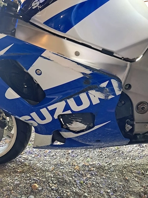 Suzuki GSX--R 750 BJ 2000 Bild 2