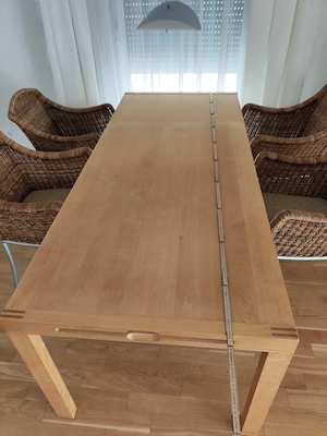 Hochwertiger Esstisch aus Holz mit 4 Stühlen Bild 8