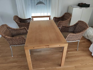 Hochwertiger Esstisch aus Holz mit 4 Stühlen Bild 4