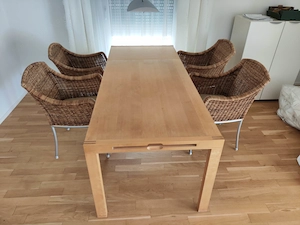 Hochwertiger Esstisch aus Holz mit 4 Stühlen Bild 3