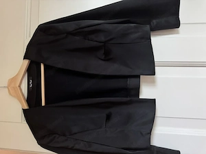 Kurze Jacke aus Satin