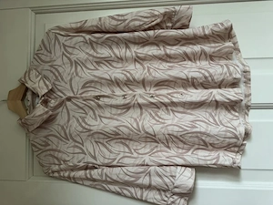 Bluse mit hübschen Ärmeln