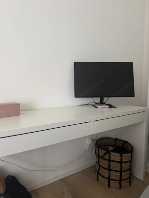 Ikea Micke Schreibtisch - mit Schubladen und Öffnung für Stromkabel etc. 