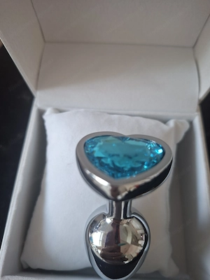 Plug mit blauem Kristall der Herrin benutzt