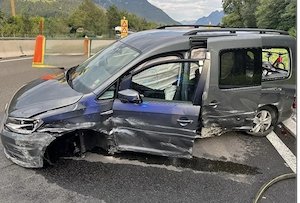 VW Caddy Maxi Unfallfahrzeug  Bild 3