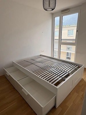 weißes IKEA Bett in sehr gutem Zustand Bild 4