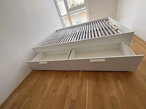 weißes IKEA Bett in sehr gutem Zustand Bild 3
