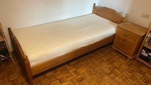 Vollholz Bett inkl. Nachtkästchen Bild 2