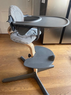 Stokke Nomi Hochstuhl   Komplettset  Verkaufe Stokke Nomi Hochstuhl inkl. Newborn-Set und Baby-Set. 