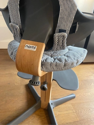 Stokke Nomi Hochstuhl   Komplettset  Verkaufe Stokke Nomi Hochstuhl inkl. Newborn-Set und Baby-Set.  Bild 2
