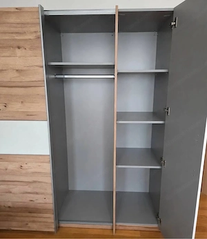 Kleiderschrank Bild 2
