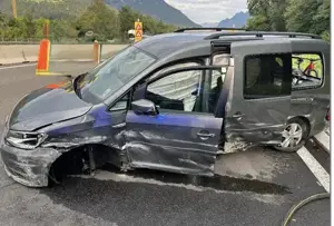 VW Caddy Maxi Unfallfahrzeug  Bild 3